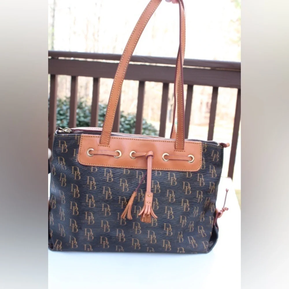 Dooney & Bourke signature logo tassel tote bag